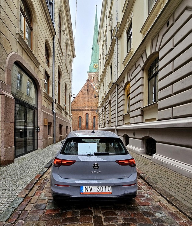 Travelnews.lv sadarbībā ar «Sixt Latvija» ceļo jaunā «VW Golf VIII 1.5 eTSI» 353270
