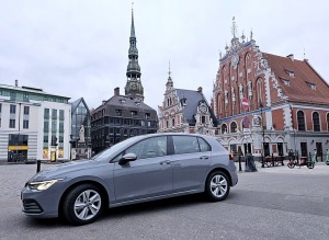 Travelnews.lv sadarbībā ar «Sixt Latvija» ceļo jaunā «VW Golf VIII 1.5 eTSI» 10