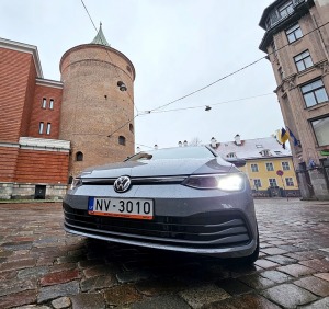 Travelnews.lv sadarbībā ar «Sixt Latvija» ceļo jaunā «VW Golf VIII 1.5 eTSI» 14