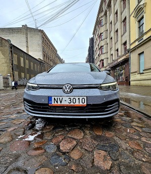 Travelnews.lv sadarbībā ar «Sixt Latvija» ceļo jaunā «VW Golf VIII 1.5 eTSI» 15