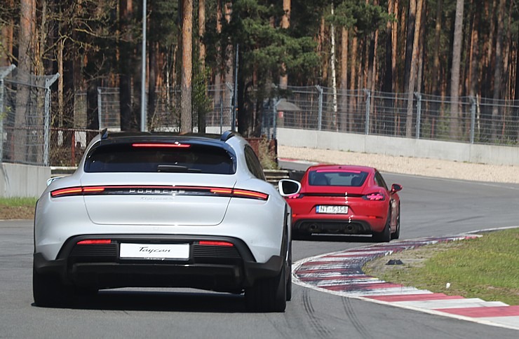 Travelnews.lv sadarbībā ar «Porsche Latvija» atklāj un izmēģina jauno «Porsche Taycan» 353298