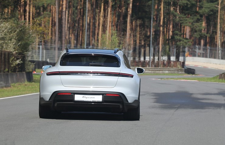 Travelnews.lv sadarbībā ar «Porsche Latvija» atklāj un izmēģina jauno «Porsche Taycan» 353299