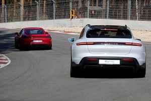 Travelnews.lv sadarbībā ar «Porsche Latvija» atklāj un izmēģina jauno «Porsche Taycan» 30