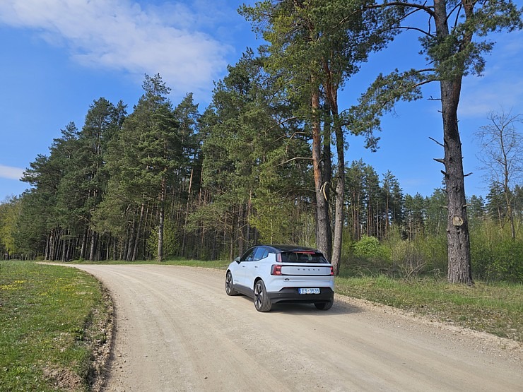 Travelnews.lv ceļo ar elektrisko un 427 zirgspēku jaudīgo «Volvo EX30» 353380