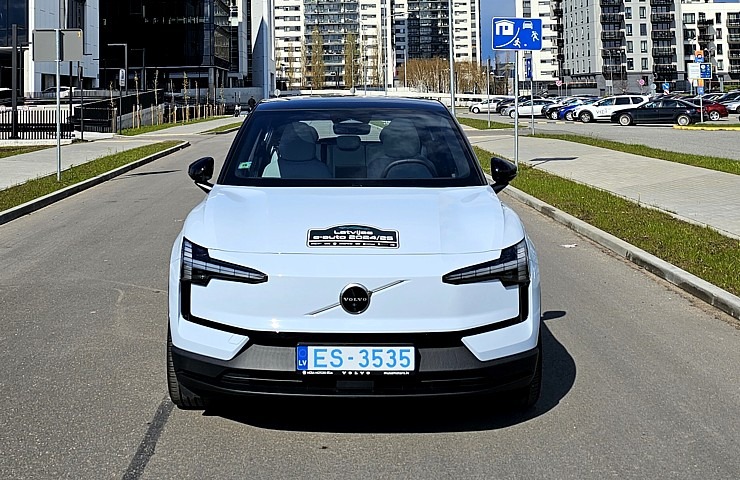 Travelnews.lv ceļo ar elektrisko un 427 zirgspēku jaudīgo «Volvo EX30» 353343