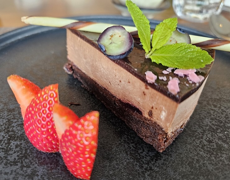 Vecrīgas «Grand Hotel Kempinski Riga» restorāns «Stage 22» piedāvā jaunu pavasara garšu pasauli - Chocholate mousse / Šokolādes muss 353441