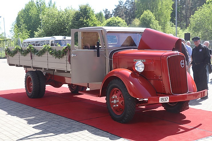 Rīgas Motormuzejs pēc 3 gadu restaurācijas prezentē pasaulē unikālu modeli - Volvo LV 95 (1937) 353941