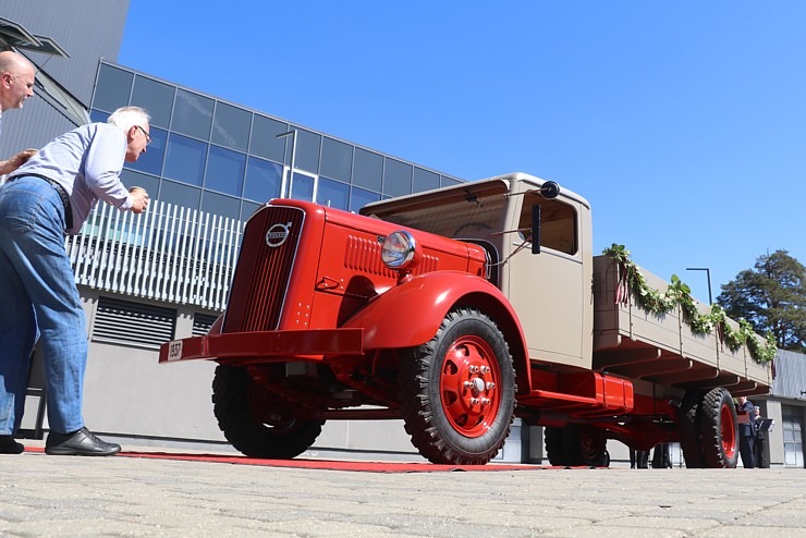 Rīgas Motormuzejs pēc 3 gadu restaurācijas prezentē pasaulē unikālu modeli - Volvo LV 95 (1937) 353944