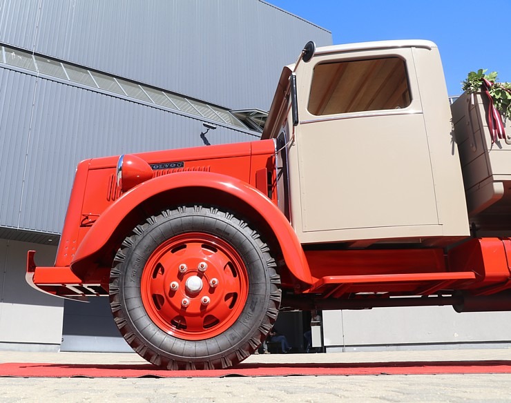 Rīgas Motormuzejs pēc 3 gadu restaurācijas prezentē pasaulē unikālu modeli - Volvo LV 95 (1937) 353929