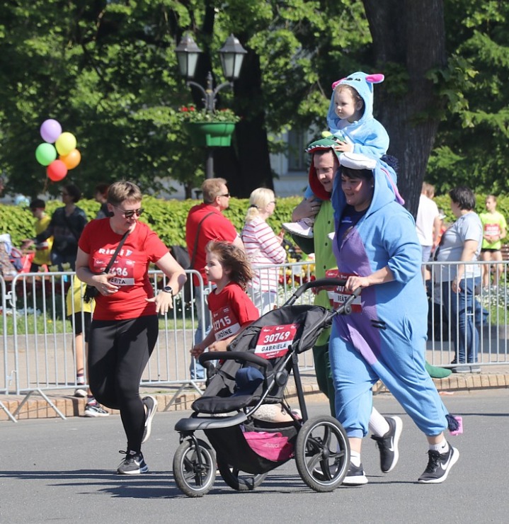 Latvijas galvaspilsētu pārņem skriešanas svētki 353971