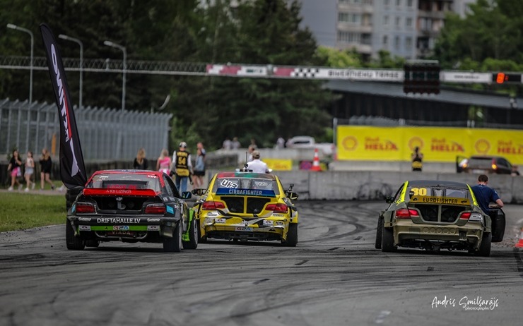 Latvijas drifta sezona šogad tika atklāta ar divu dienu sacensībām Biķerniekos. Foto: Elīne Berķe Bluša 354224