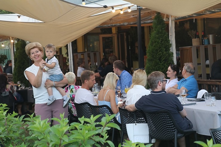 Mārupes ģimenes restorāns «Hercogs» rīko skanīgus vasaras terases atklāšanas svētkus 354372