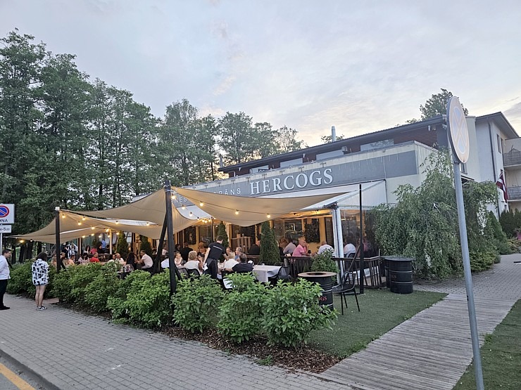 Mārupes ģimenes restorāns «Hercogs» rīko skanīgus vasaras terases atklāšanas svētkus 354404