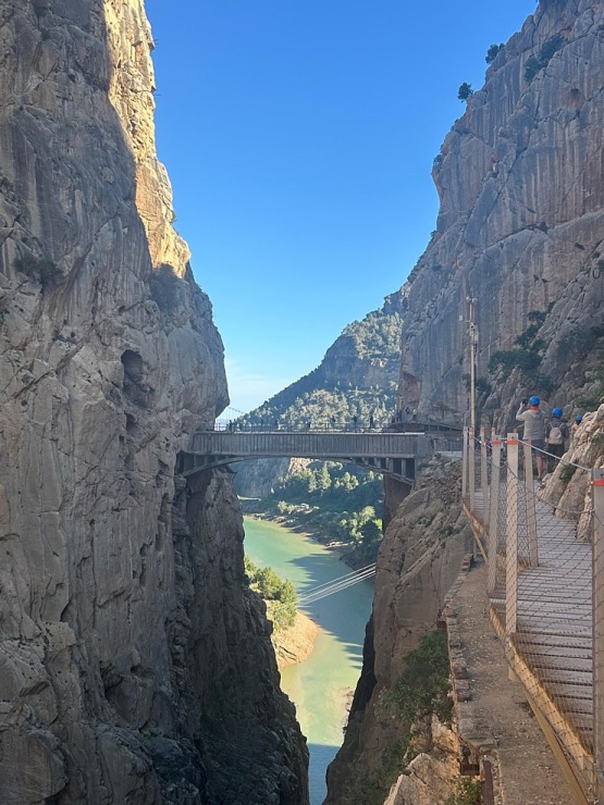 Travelnews.lv iziet slavenu Karaļa taku El Caminito del Rey gar kanjona malu Spānijas dienvidos 354998