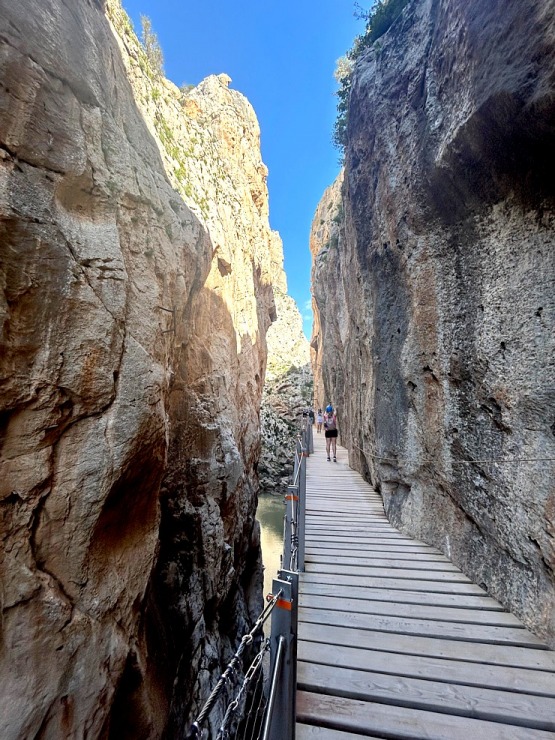 Travelnews.lv iziet slavenu Karaļa taku El Caminito del Rey gar kanjona malu Spānijas dienvidos 355002