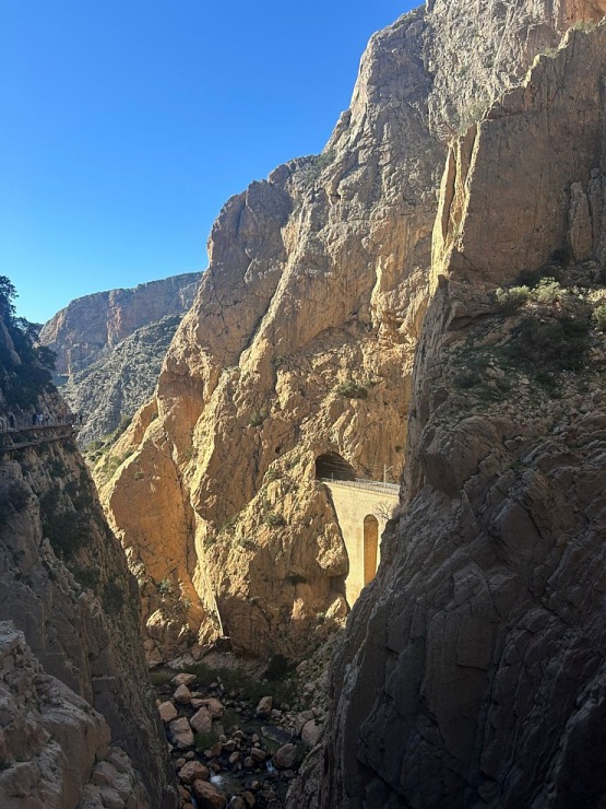 Travelnews.lv iziet slavenu Karaļa taku El Caminito del Rey gar kanjona malu Spānijas dienvidos 355004