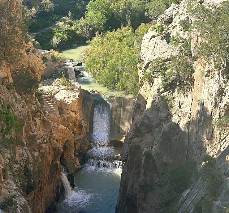 Travelnews.lv iziet slavenu Karaļa taku El Caminito del Rey gar kanjona malu Spānijas dienvidos 355005