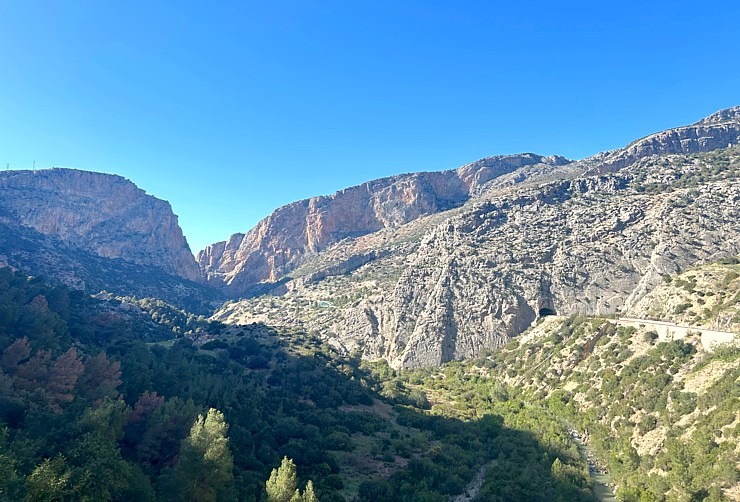 Travelnews.lv iziet slavenu Karaļa taku El Caminito del Rey gar kanjona malu Spānijas dienvidos 354990