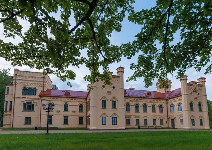 Preiļu muižas komplekss un parks ir kļuvis par svarīgu Latgales apceļotāju galamērķi. Foto: Preiļu novada Tūrisma attīstības un informācijas centrs 355247