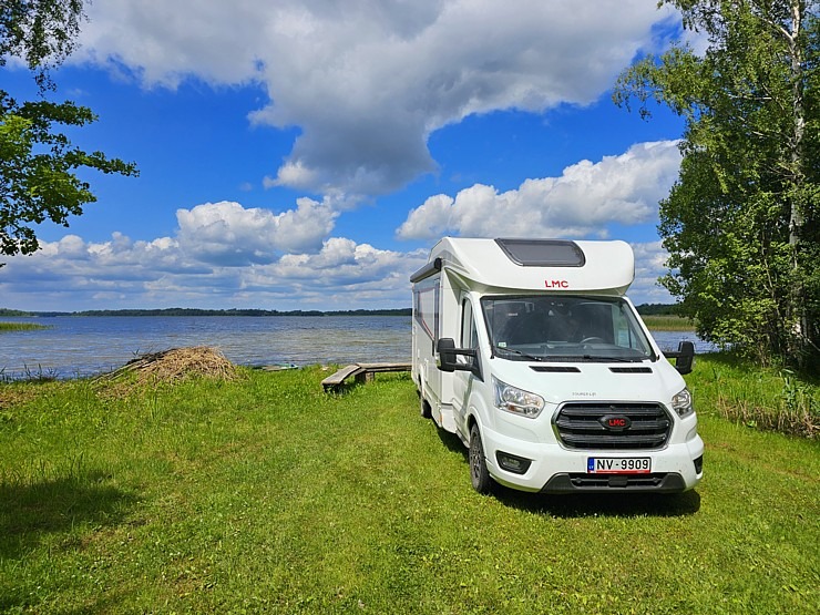 Auto noma «AVIS Latvia» šogad piedāvā kemperu nomu un Travelnews.lv to izmanto ceļojumā uz Latgali 355426