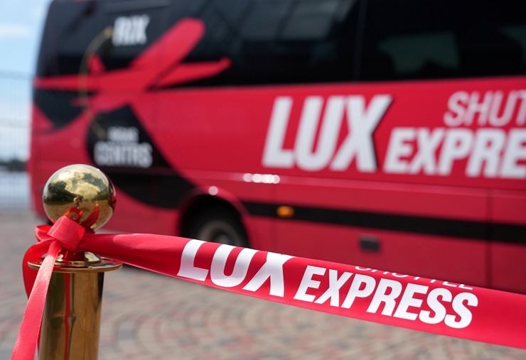 «Lux Express» sāk pasažieru pārvadājumus maršrutā no Rīgas centra uz RIX lidostu. Foto: Edijs Pālens 355530