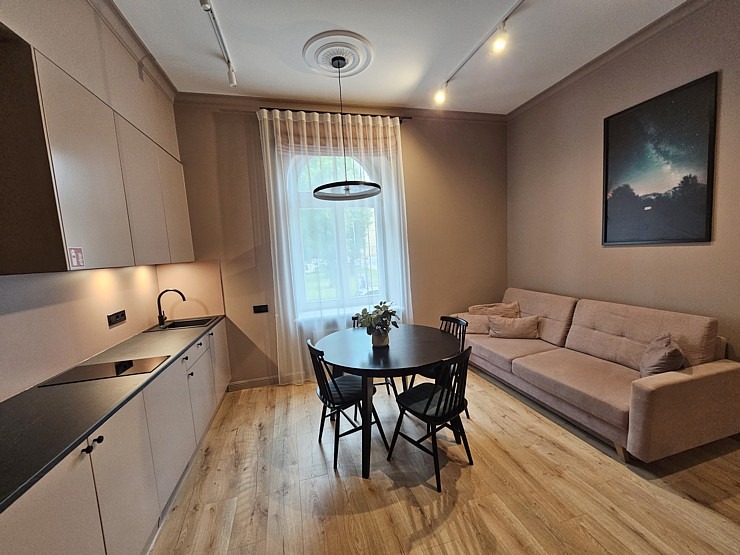 Travelnews.lv Rīgā iepazīst jaunu 4 zvaigžņu apartamentu viesnīcu «Aparthotel Amella» 355782
