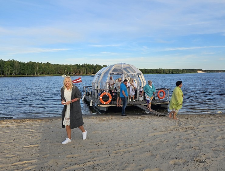 Latvijas tūrisma firma «Nikos Travel» uz peldošas terases Lielupē atzīmē 17 gadu jubileju 356320