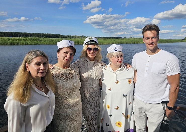 Latvijas tūrisma firma «Nikos Travel» uz peldošas terases Lielupē atzīmē 17 gadu jubileju 356293