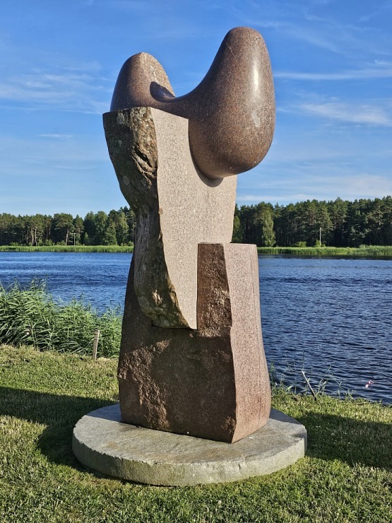 Travelnews.lv apmeklē Paula Jaunzema akmens skulptūru parku Buļļupes krastā 356404