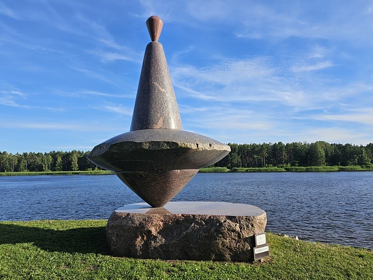 Travelnews.lv apmeklē Paula Jaunzema akmens skulptūru parku Buļļupes krastā 356408