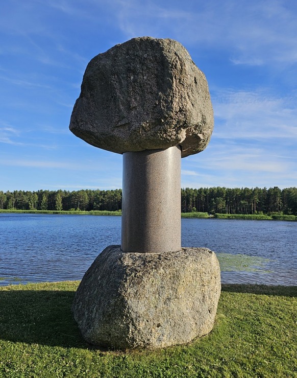 Travelnews.lv apmeklē Paula Jaunzema akmens skulptūru parku Buļļupes krastā 356409