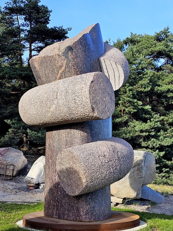 Travelnews.lv apmeklē Paula Jaunzema akmens skulptūru parku Buļļupes krastā 356414