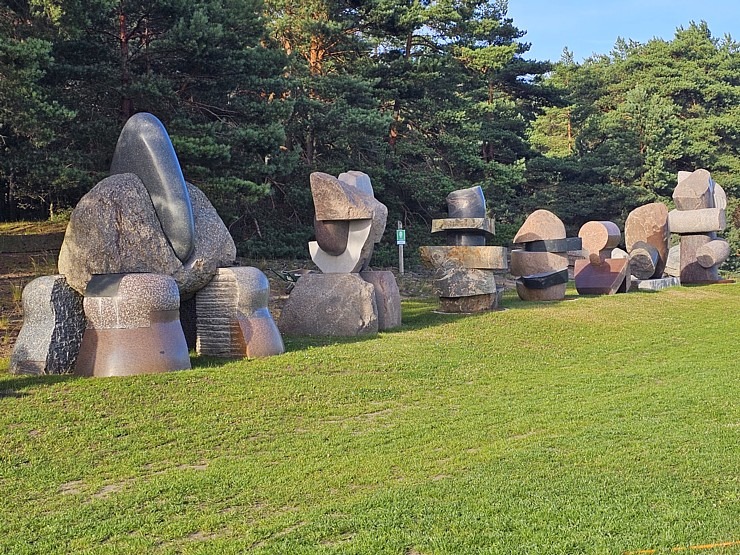Travelnews.lv apmeklē Paula Jaunzema akmens skulptūru parku Buļļupes krastā 356419