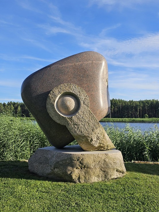 Travelnews.lv apmeklē Paula Jaunzema akmens skulptūru parku Buļļupes krastā 356395