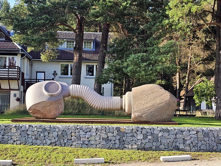 Travelnews.lv apmeklē Paula Jaunzema akmens skulptūru parku Buļļupes krastā 356400