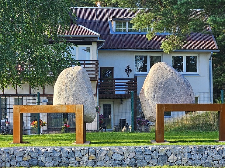 Travelnews.lv apmeklē Paula Jaunzema akmens skulptūru parku Buļļupes krastā 356401