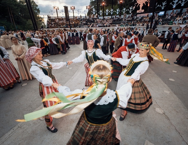Lietuvas dziesmu un deju svētki svin savu 100. dzimšanas dienu. Foto: Govilnius.lt 356511
