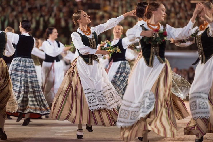 Lietuvas dziesmu un deju svētki svin savu 100. dzimšanas dienu. Foto: Govilnius.lt 356514