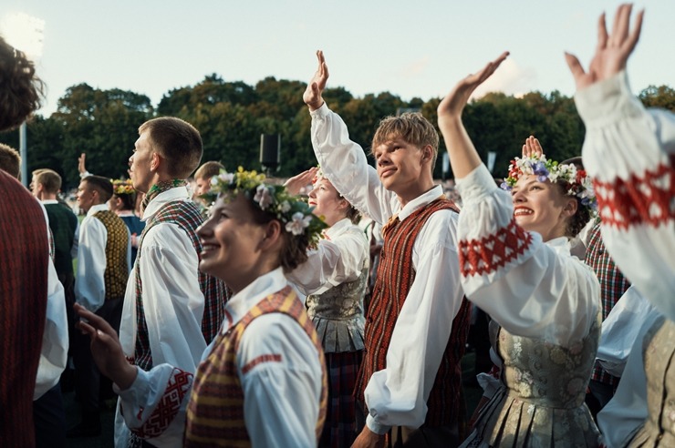 Lietuvas dziesmu un deju svētki svin savu 100. dzimšanas dienu. Foto: Govilnius.lt 356527