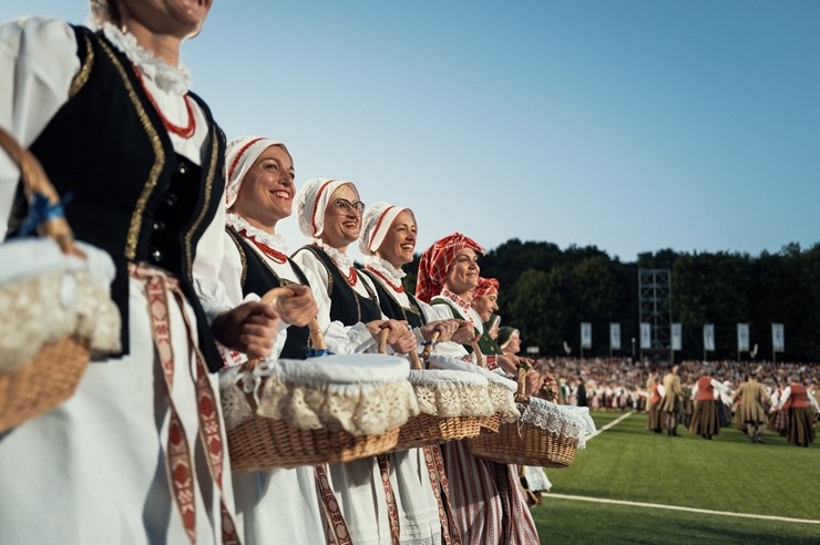 Lietuvas dziesmu un deju svētki svin savu 100. dzimšanas dienu. Foto: Govilnius.lt 356529