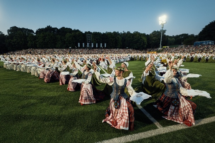 Lietuvas dziesmu un deju svētki svin savu 100. dzimšanas dienu. Foto: Govilnius.lt 356533