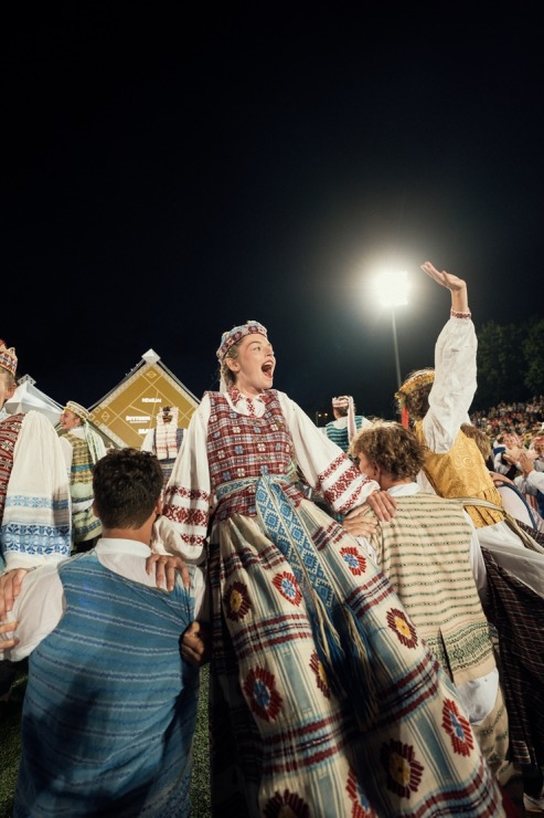 Lietuvas dziesmu un deju svētki svin savu 100. dzimšanas dienu. Foto: Govilnius.lt 356534