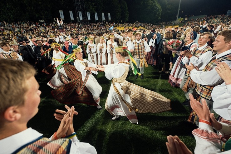 Lietuvas dziesmu un deju svētki svin savu 100. dzimšanas dienu. Foto: Govilnius.lt 356535