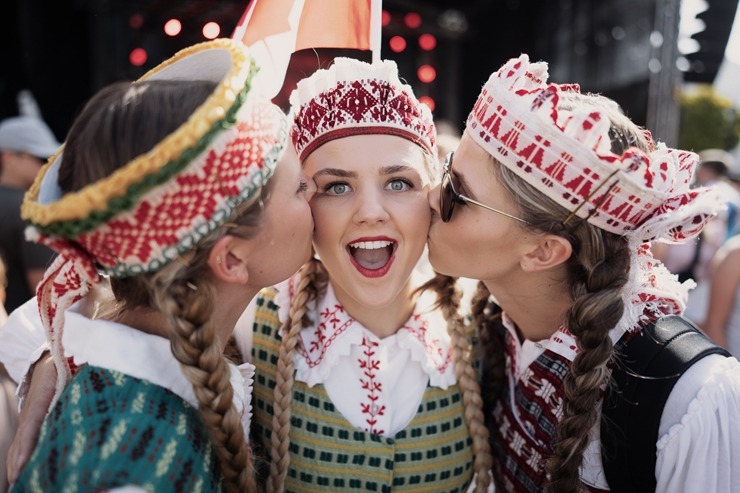 Lietuvas dziesmu un deju svētki svin savu 100. dzimšanas dienu. Foto: Govilnius.lt 356536