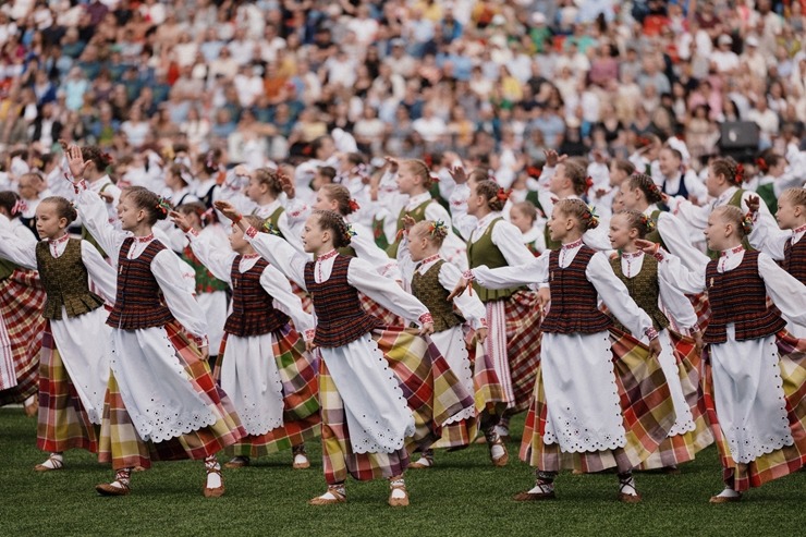 Lietuvas dziesmu un deju svētki svin savu 100. dzimšanas dienu. Foto: Govilnius.lt 356538