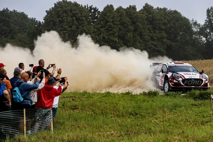 Piedāvājam spilgtākos foto mirkļus no FIA pasaules rallija čempionāta (WRC) debijas Latvijā. Foto: Gatis Smudzis 357037