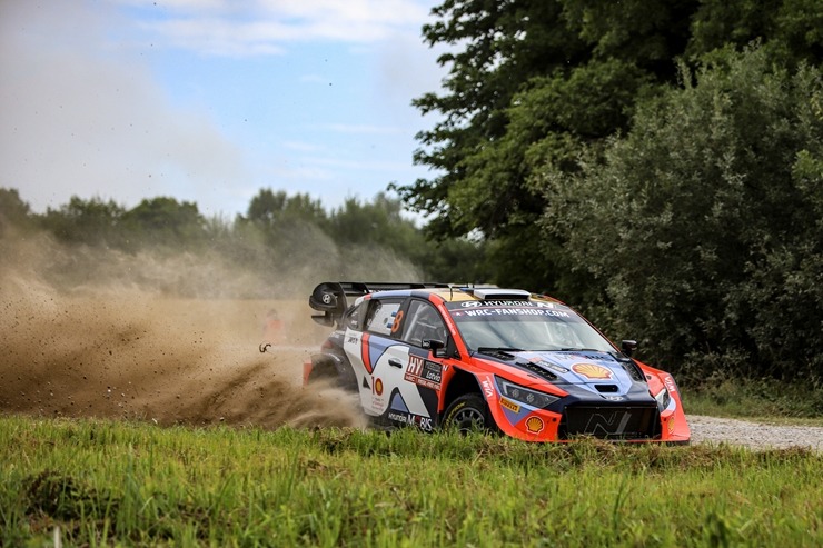 Piedāvājam spilgtākos foto mirkļus no FIA pasaules rallija čempionāta (WRC) debijas Latvijā. Foto: Gatis Smudzis 357038