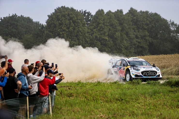 Piedāvājam spilgtākos foto mirkļus no FIA pasaules rallija čempionāta (WRC) debijas Latvijā. Foto: Gatis Smudzis 357039