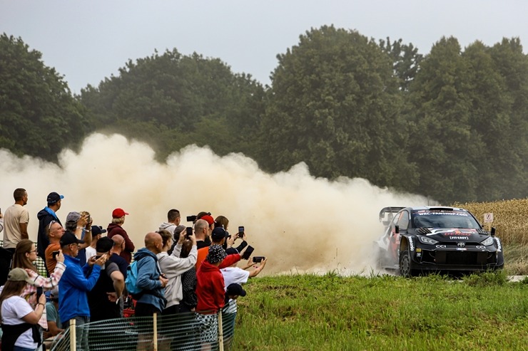 Piedāvājam spilgtākos foto mirkļus no FIA pasaules rallija čempionāta (WRC) debijas Latvijā. Foto: Gatis Smudzis 357040