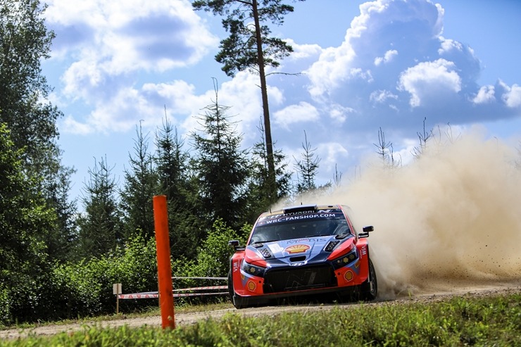 Piedāvājam spilgtākos foto mirkļus no FIA pasaules rallija čempionāta (WRC) debijas Latvijā. Foto: Gatis Smudzis 357060